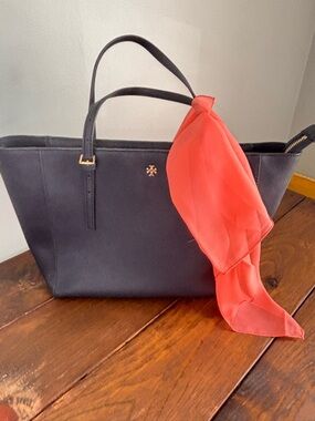 Tory Burch Black Emerson Saffiano Leather Tote Bag Like New Gold Logo Accent
